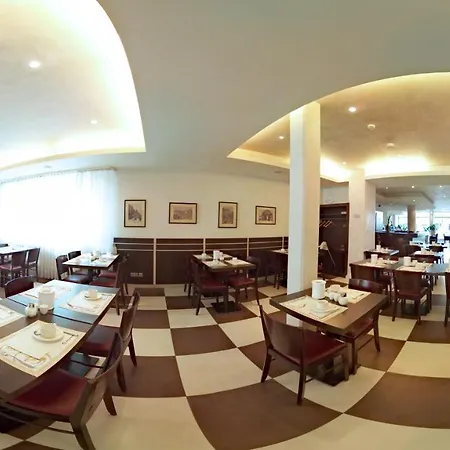 Ivbergs Messe Hotel 3*